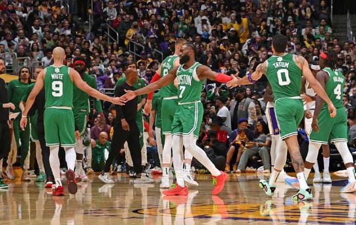 关于库里意外战胜加拿大队，出色发挥引爆全场！赛场气氛高涨的信息-九游应用