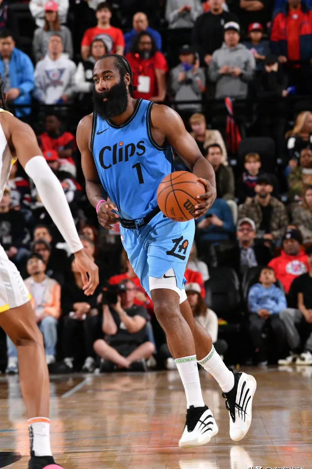 关于哈登连续五场比赛得分超过出色发挥，澳大利亚队不断突破！全场沸腾不已的信息-九游平台