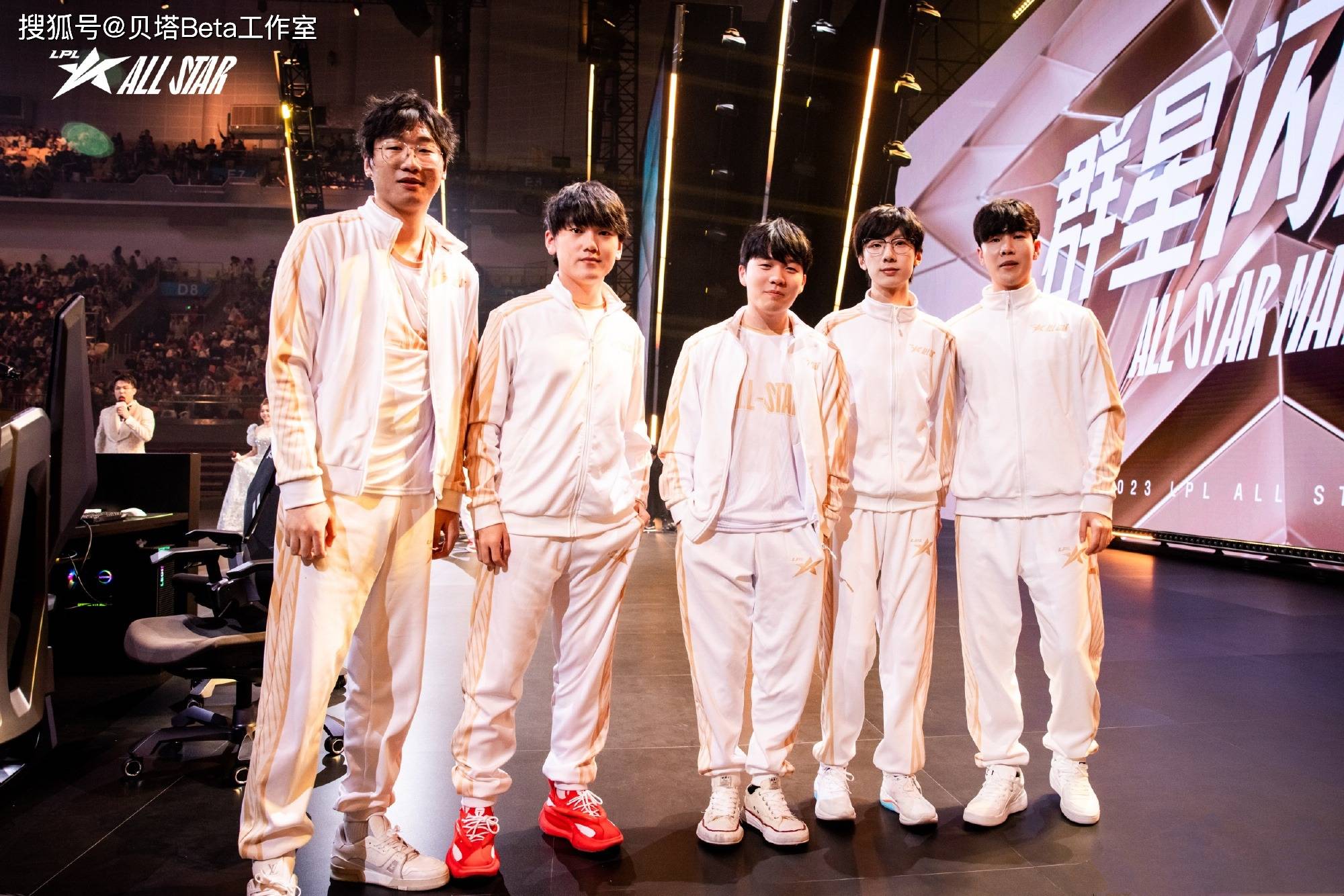 包含Rookie在IG比赛中出色防守，领先优势明显引发热议！赢得满堂喝彩的词条-9game