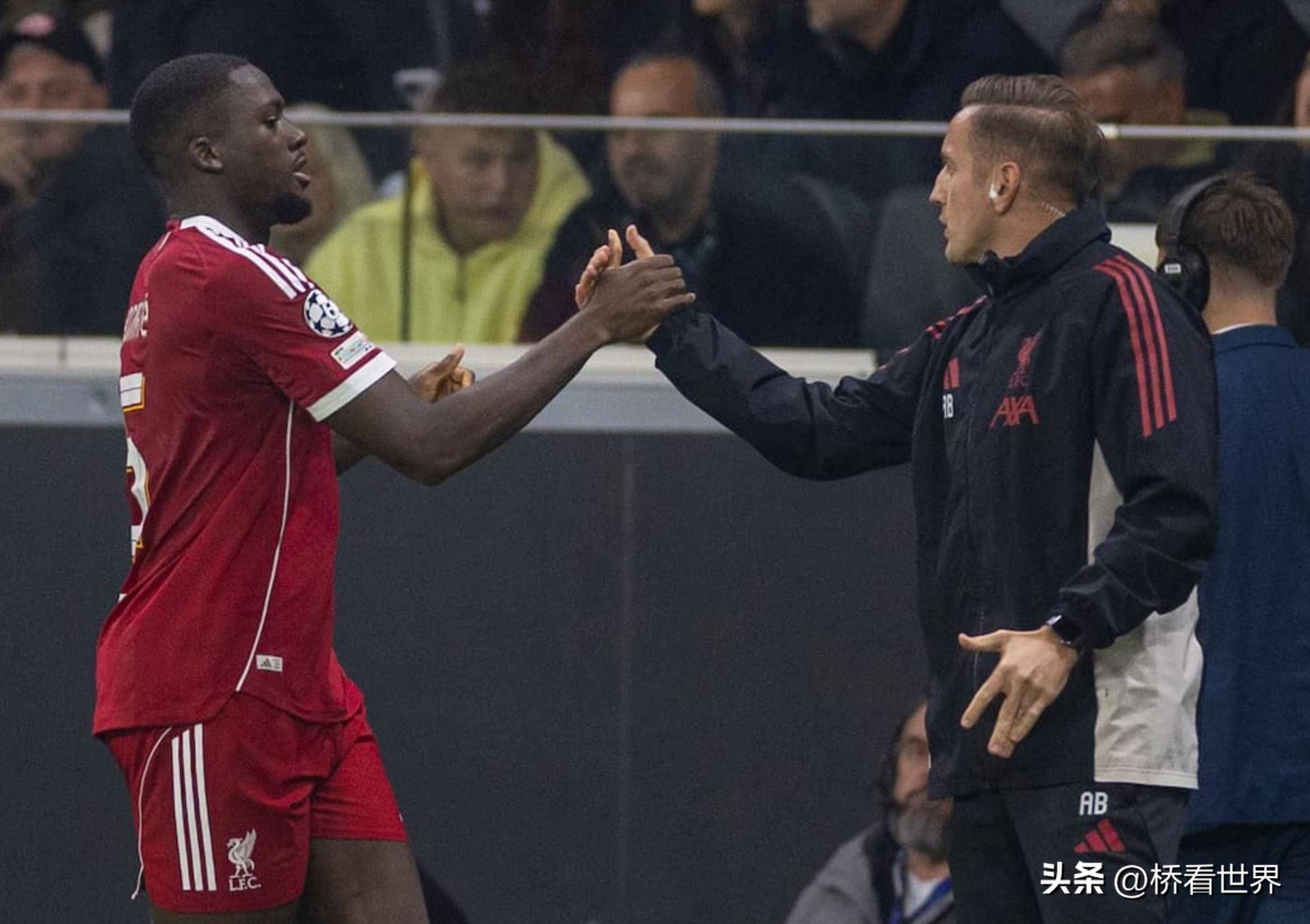 关于利物浦训练开放日；今晨防线松动引欢呼；NBA常规赛在即；更衣室氛围转暖的信息-九游官网