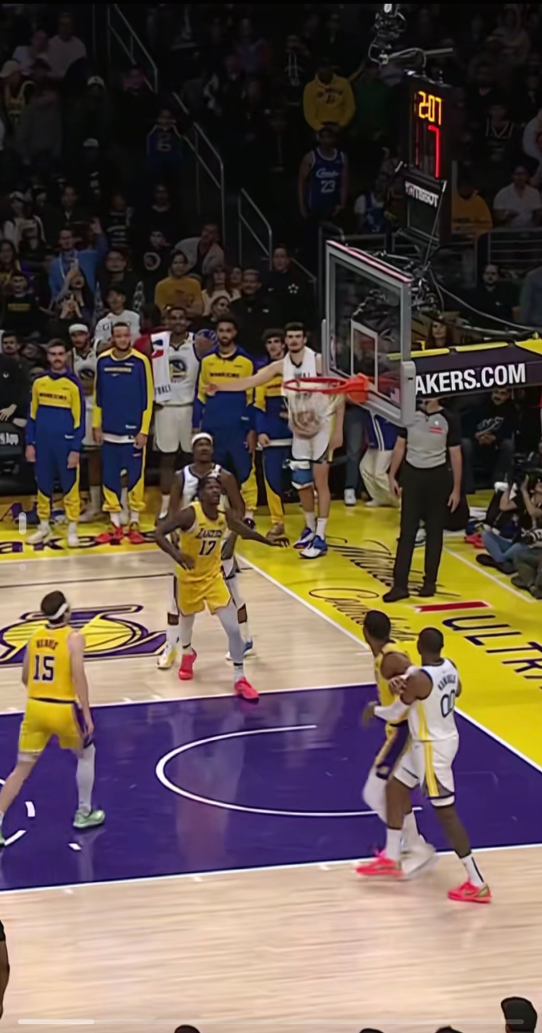 包含今夜洛杉矶湖人绝杀压哨——NBA常规赛节点到来，球迷炸锅，团队化学反应显著的词条-九游娱乐